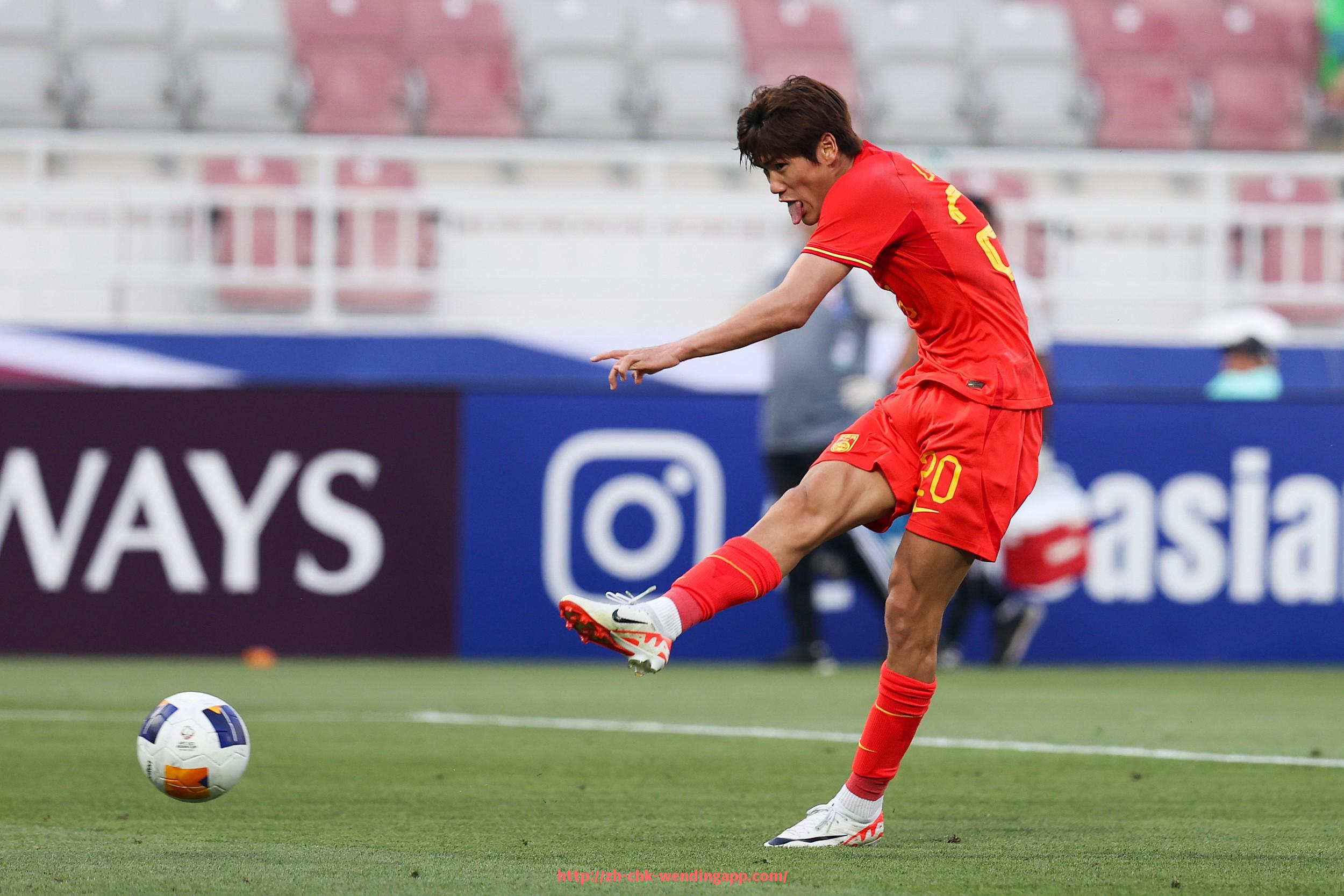 问鼎娱乐官网-法甲外援表现分析：个体贡献与团队协作的双重视角评估